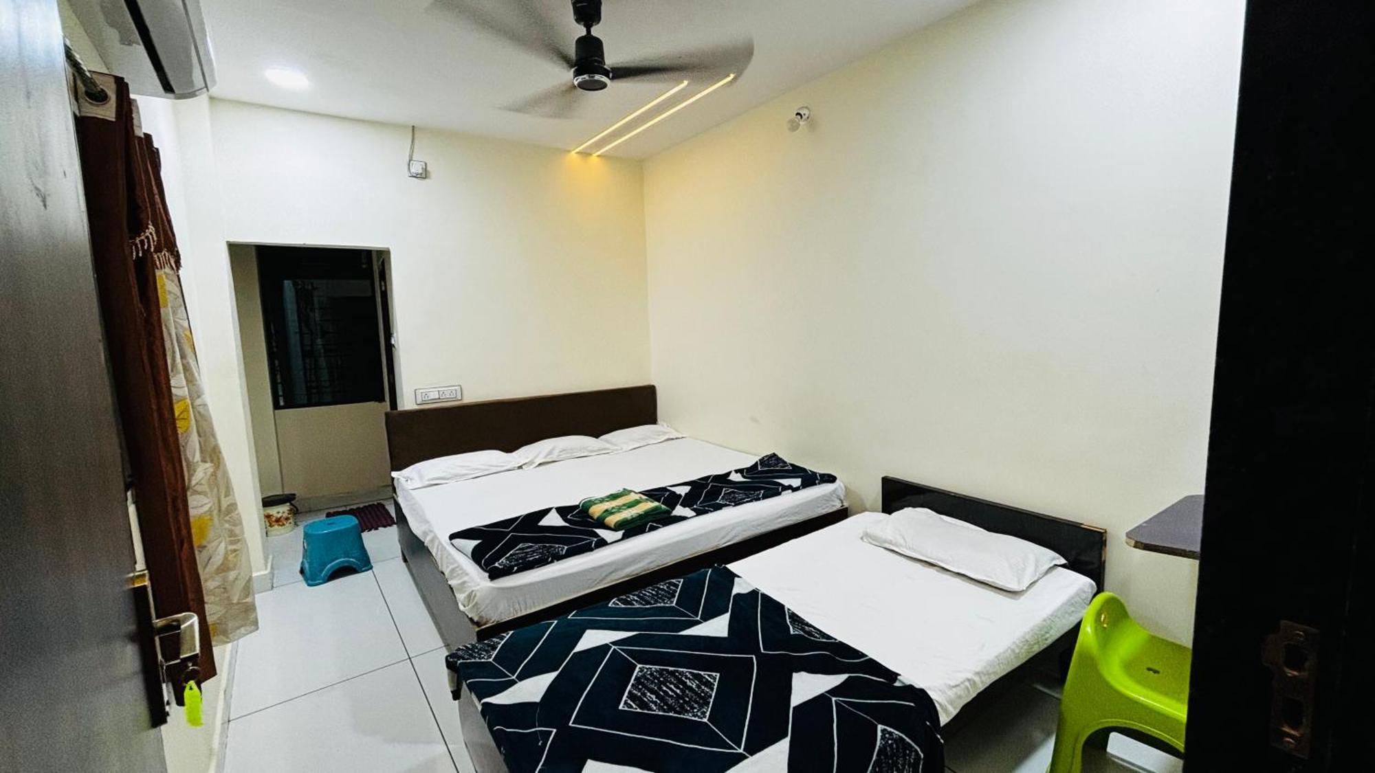 Hotel Shreenidhi Comfort Stay Ujjain Εξωτερικό φωτογραφία